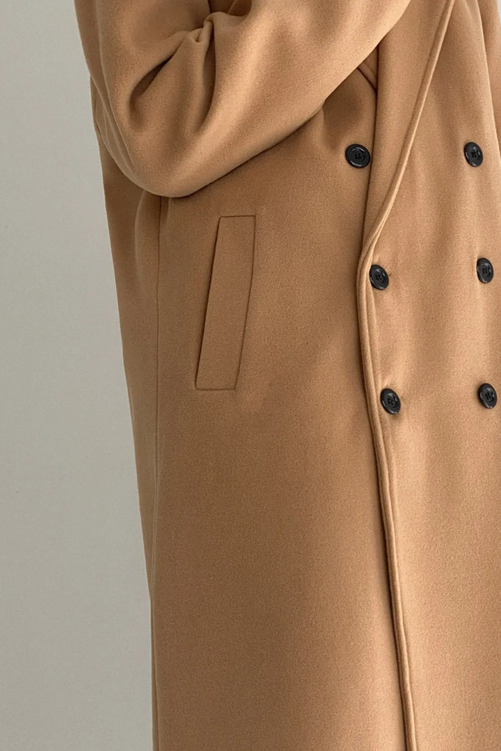 Double-breasted mid-length woolen coat