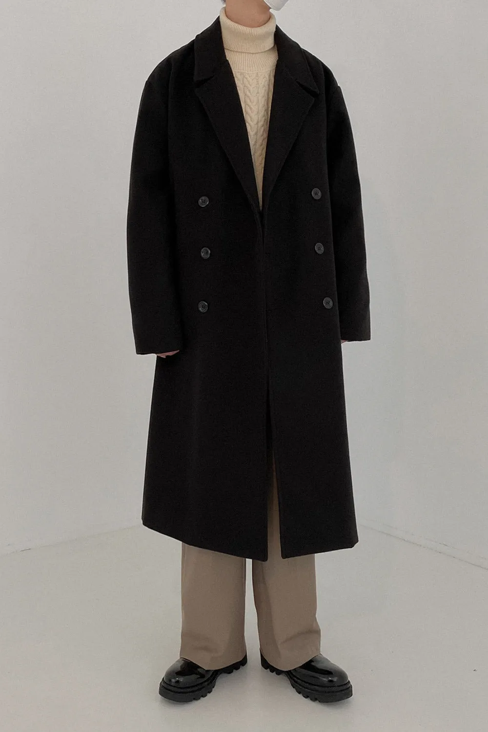 Double-breasted mid-length woolen coat