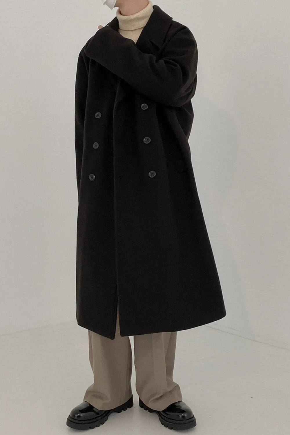 Double-breasted mid-length woolen coat