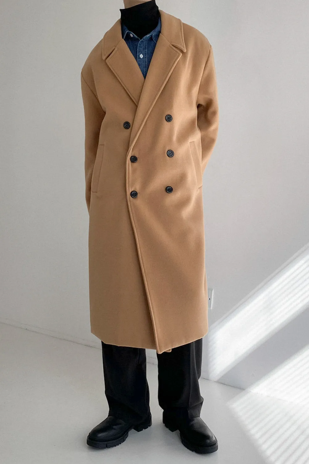 Double-breasted mid-length woolen coat