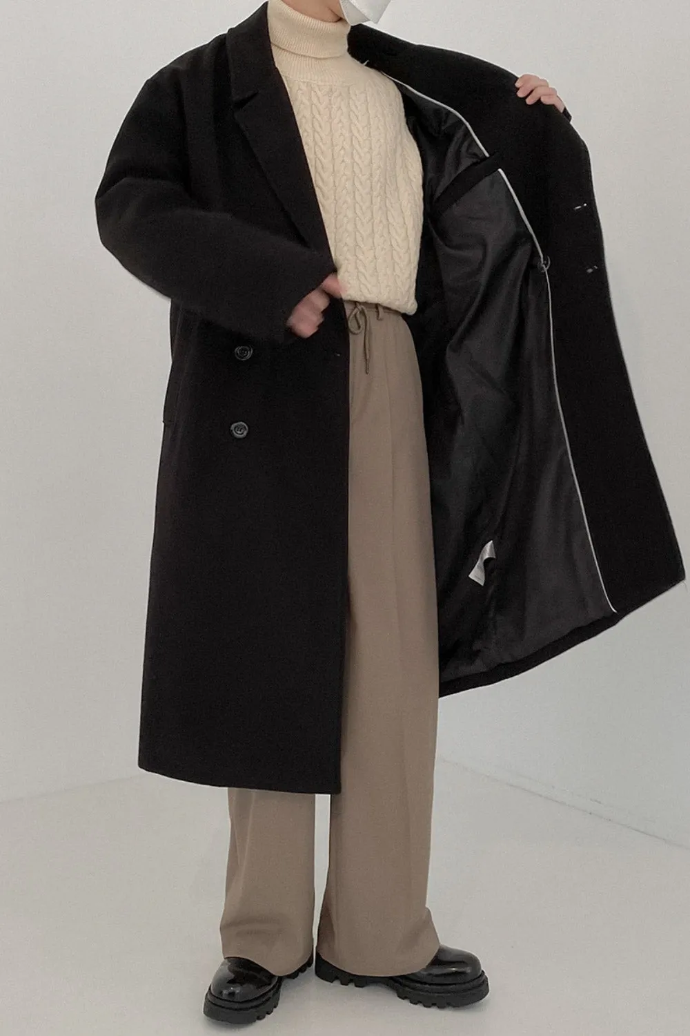 Double-breasted mid-length woolen coat