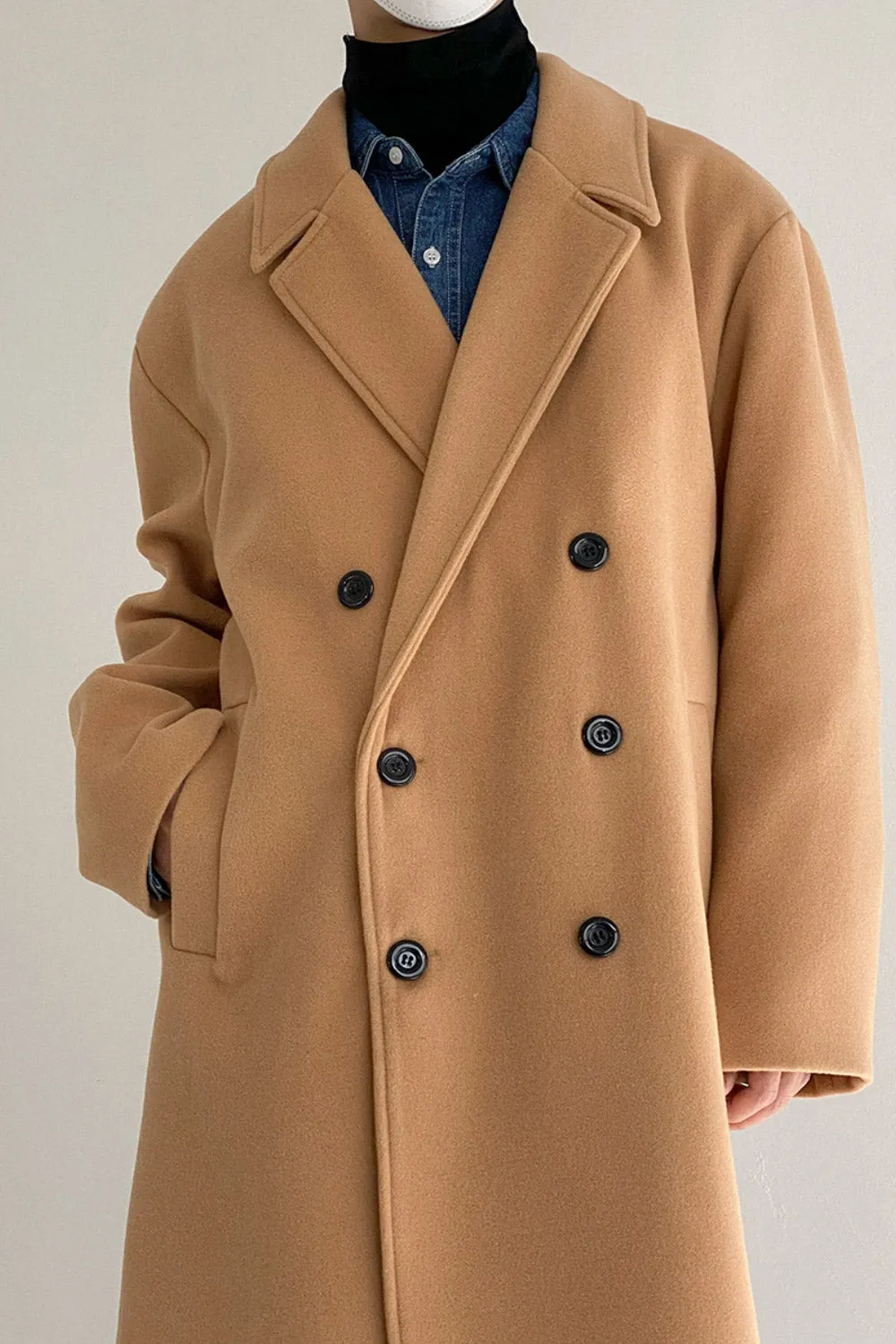 Double-breasted mid-length woolen coat
