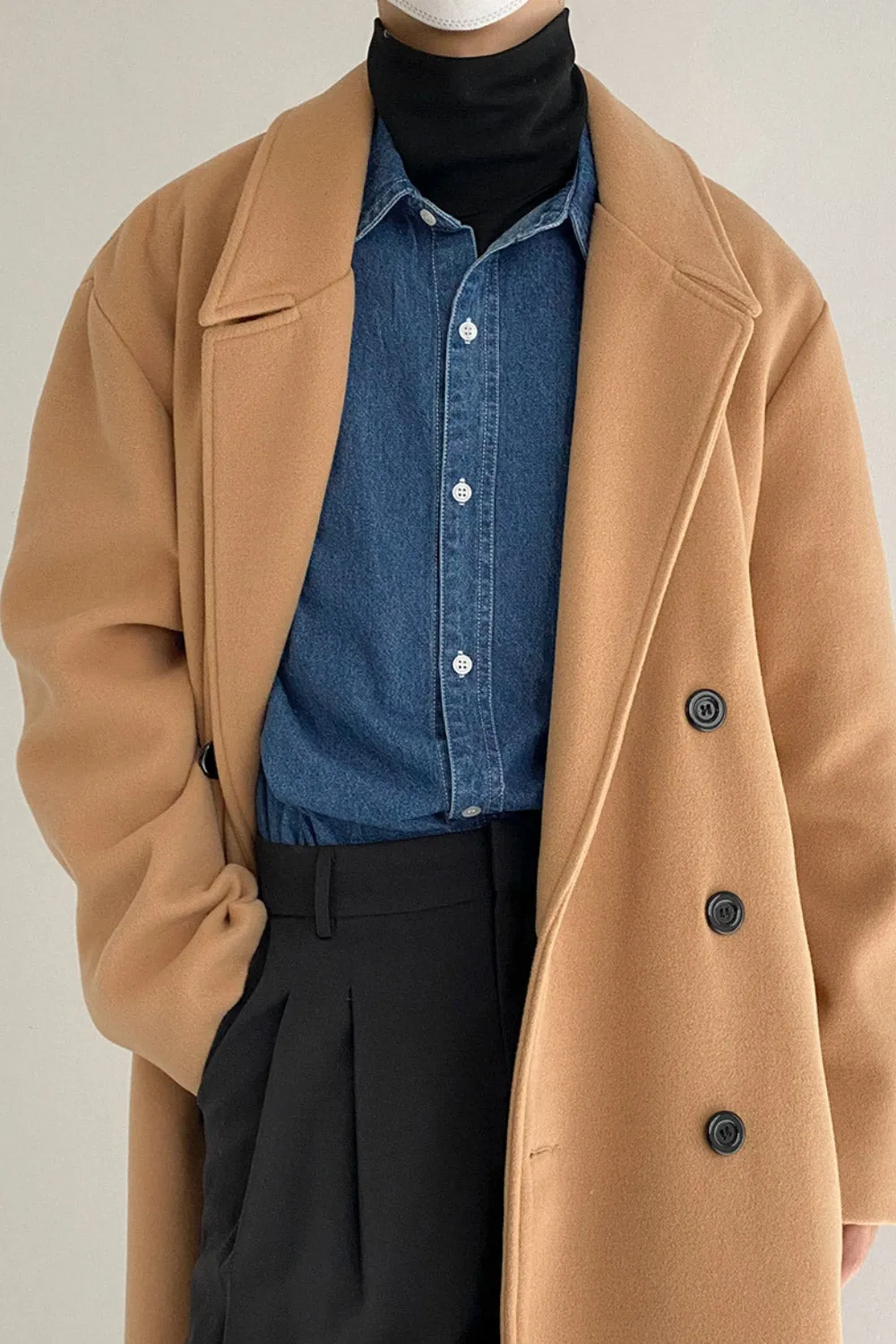 Double-breasted mid-length woolen coat