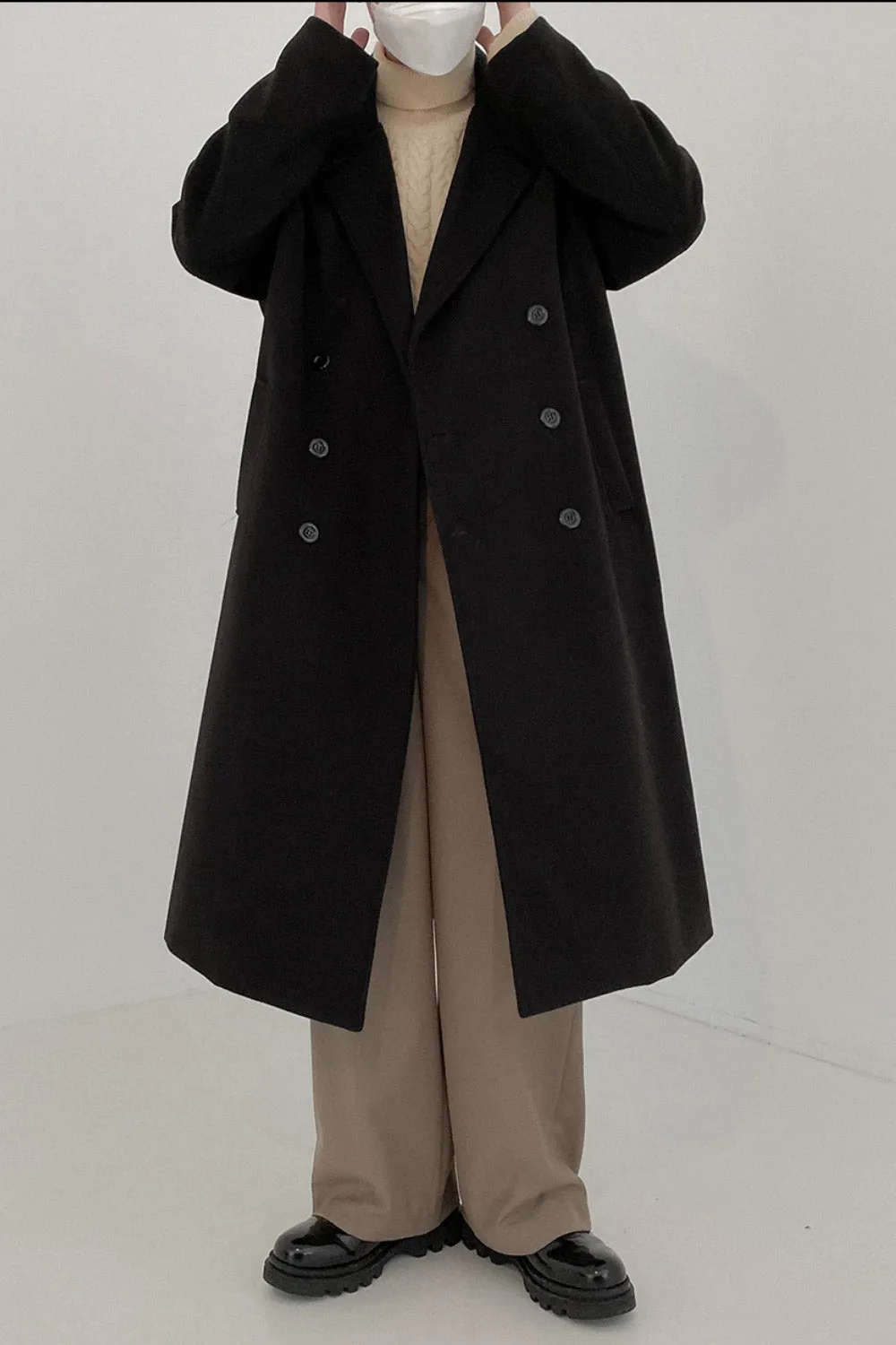 Double-breasted mid-length woolen coat