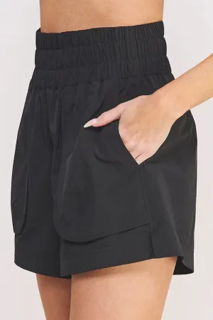 LAILA CURVE everyday shorts