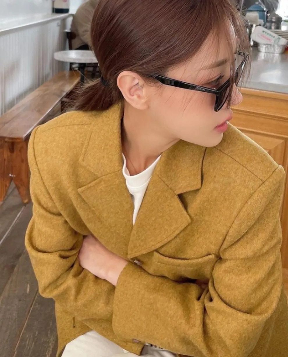 Lapeled single-breasted loose woolen jacket