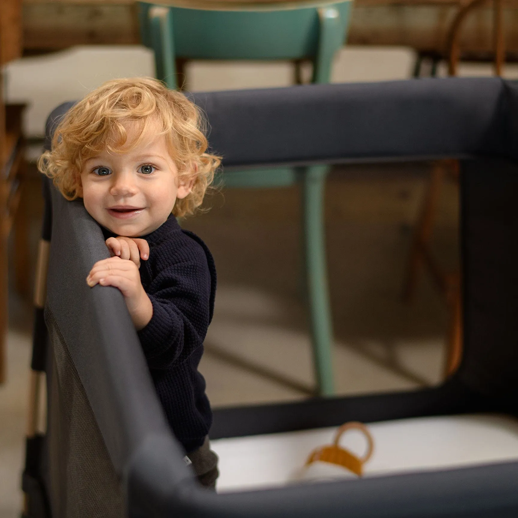 Maxi-Cosi Swift Playard in Beyond Graphite