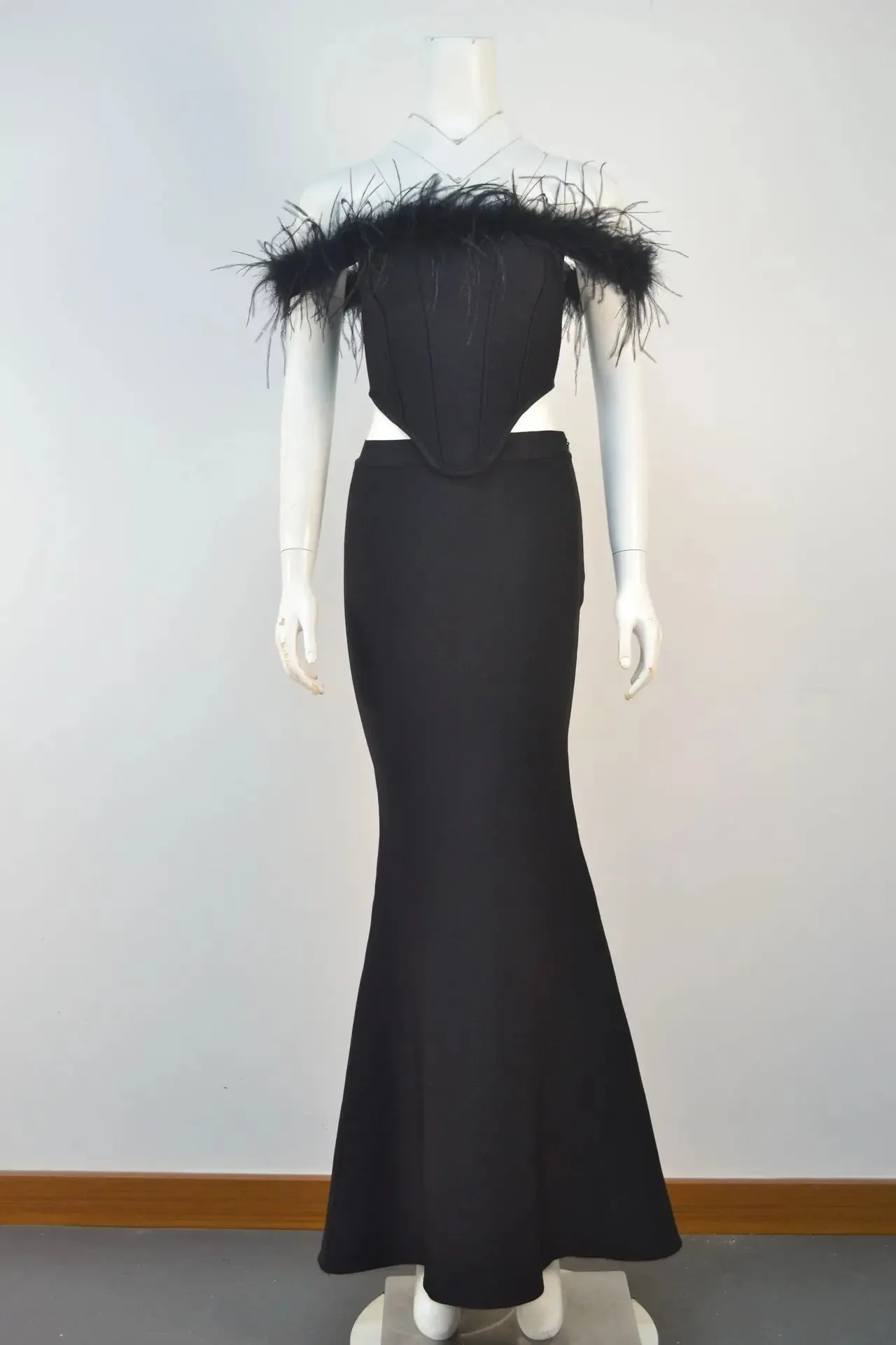 Ostrich Feather Off-Shoulder Fishtail Dress Set - Elegant Two-Piece Evening Wear