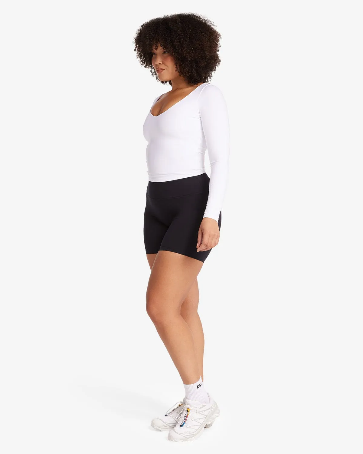 Serenity Scrunch Shorts 6" | Black