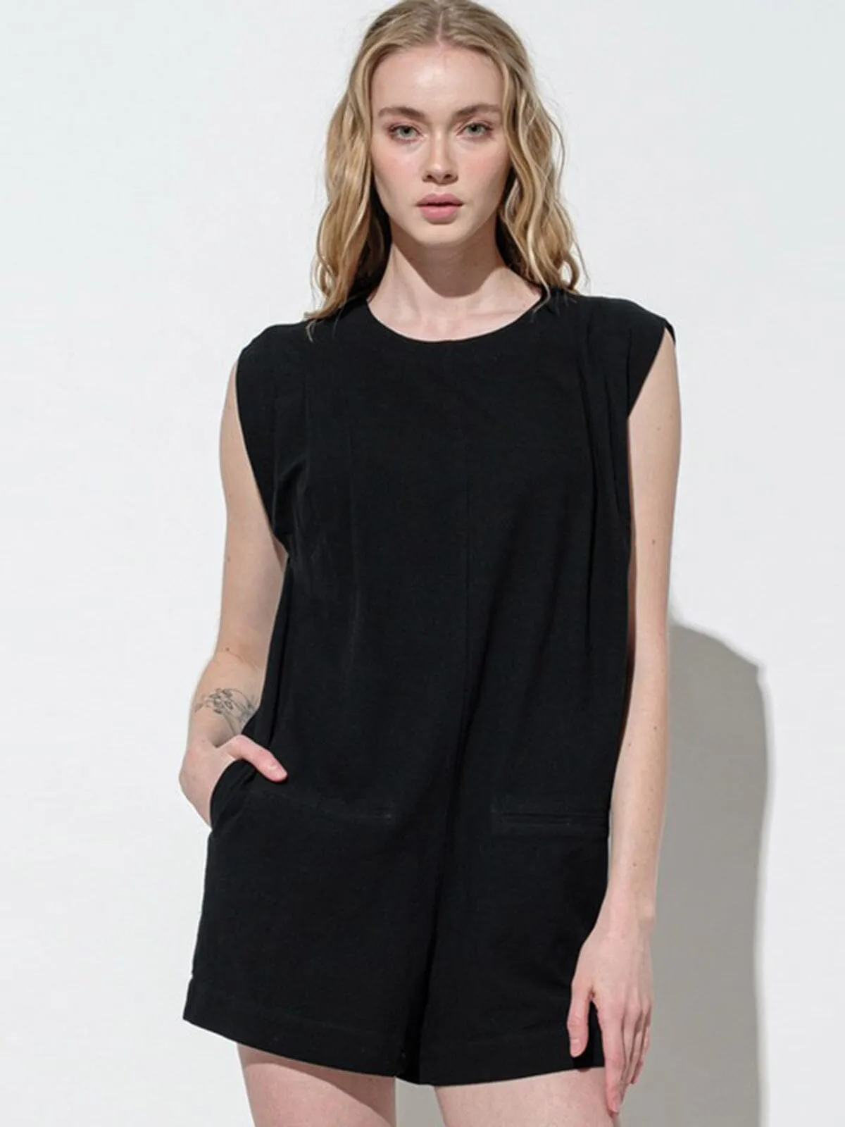 WOMEN'S SLEEVELESS OPEN BACK POCKETS ROMPER